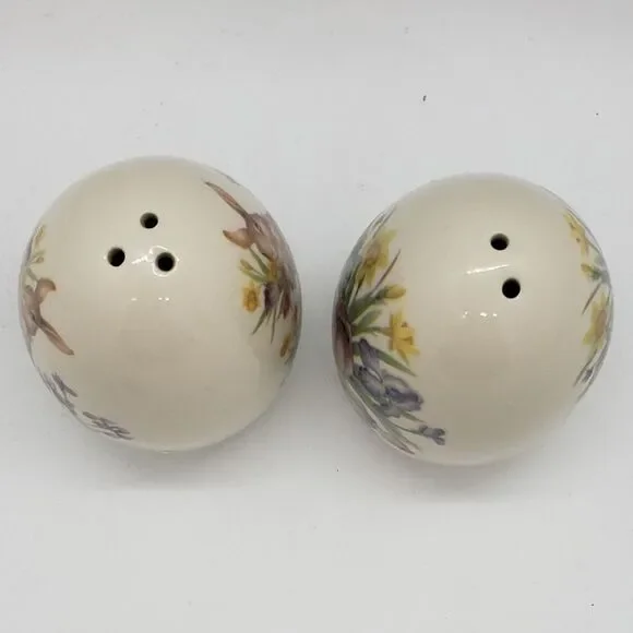 Floral Rabbit Ceramic Easter Salt & Pepper Shaker Set - Picture 7 of 8